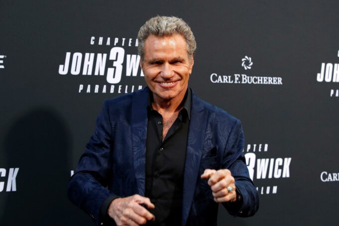 Expulsan a Martin Kove de convención por morder a compañera de ‘Cobra Kai’ Expulsan a Martin Kove de convención por morder a compañera de 'Cobra Kai'