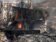 Incendio cerca de Atenas obliga a evacuar a cientos de personas Incendio cerca de Atenas obliga a evacuar a cientos de personas