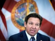Jueza sanciona a fiscal de Florida por ordenar arrestos de migrantes ilegalmente