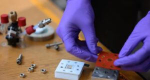 La celda de combustible de sodio del MIT impulsa aviones, captura carbono y supera a las baterías La celda de combustible de sodio del MIT impulsa aviones, captura carbono y supera a las baterías