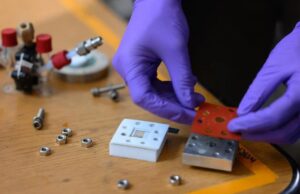 La celda de combustible de sodio del MIT impulsa aviones, captura carbono y supera a las baterías La celda de combustible de sodio del MIT impulsa aviones, captura carbono y supera a las baterías