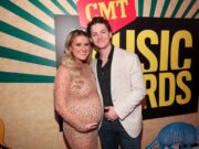 La estrella de la comedia de Montana Jordan ahora tiene una esposa texana en la vida real La estrella de la comedia de Montana Jordan ahora tiene una esposa texana en la vida real