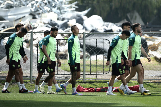 La selección mexicana llega discretamente a Los Ángeles para defender su título