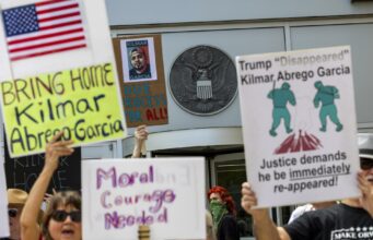 Migrante deportado ilegalmente regresa a EE.UU. y enfrenta cargos por tráfico humano Migrante deportado ilegalmente regresa a EE.UU. y enfrenta cargos por tráfico humano