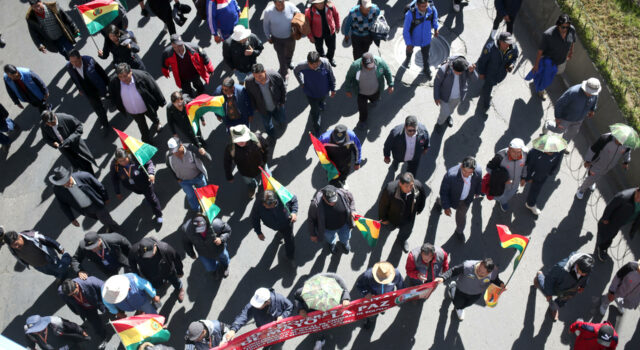 Miles de transportistas protestan en Bolivia por escasez de combustible Miles de transportistas protestan en Bolivia por escasez de combustible