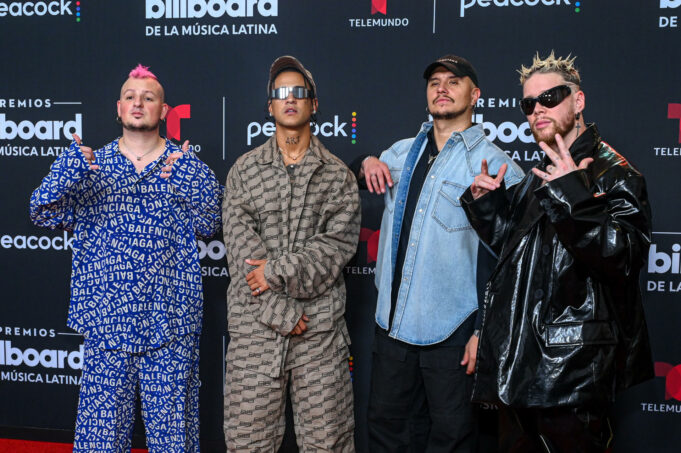 Piso 21, Marc Anthony y Beéle estrenan una reinterpretación en salsa de su tema ‘Volver’ Piso 21, Marc Anthony y Beéle estrenan una reinterpretación en salsa de su tema 'Volver'