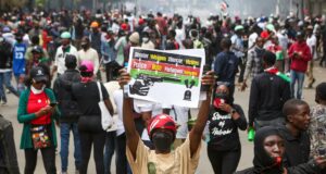 Protestas en Kenia movilizan miles, dejando al menos 8 muertos y 400 heridos Protestas en Kenia movilizan miles, dejando al menos 8 muertos y 400 heridos