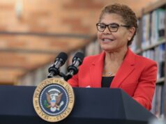 Redadas migratorias en Los Ángeles resultan en decenas de personas detenidas Redadas migratorias en Los Ángeles resultan en decenas de personas detenidas