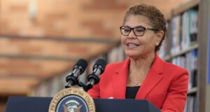 Redadas migratorias en Los Ángeles resultan en decenas de personas detenidas Redadas migratorias en Los Ángeles resultan en decenas de personas detenidas