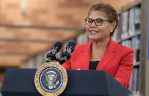 Redadas migratorias en Los Ángeles resultan en decenas de personas detenidas Redadas migratorias en Los Ángeles resultan en decenas de personas detenidas