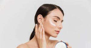 Rutinas populares de cuidado en TikTok podrían dañar la piel de jóvenes Rutinas populares de cuidado en TikTok podrían dañar la piel de jóvenes