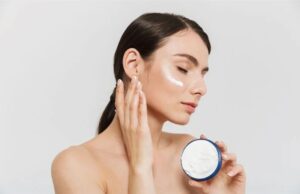 Rutinas populares de cuidado en TikTok podrían dañar la piel de jóvenes Rutinas populares de cuidado en TikTok podrían dañar la piel de jóvenes