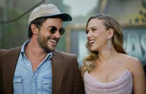 Scarlett Johansson, protagonista dentro y fuera del set en ‘Jurassic World: El renacer’ Scarlett Johansson, protagonista dentro y fuera del set en 'Jurassic World: El renacer'