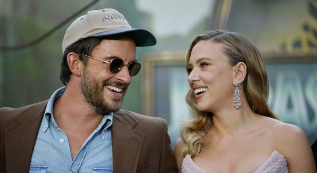 Scarlett Johansson, protagonista dentro y fuera del set en ‘Jurassic World: El renacer’ Scarlett Johansson, protagonista dentro y fuera del set en 'Jurassic World: El renacer'