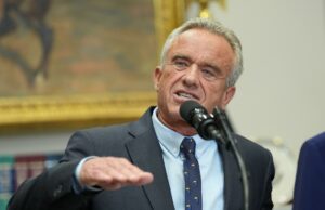 Secretario de Salud de EE. UU. anuncia polémicos nombramientos en comité de vacunas Secretario de Salud de EE. UU. anuncia polémicos nombramientos en comité de vacunas