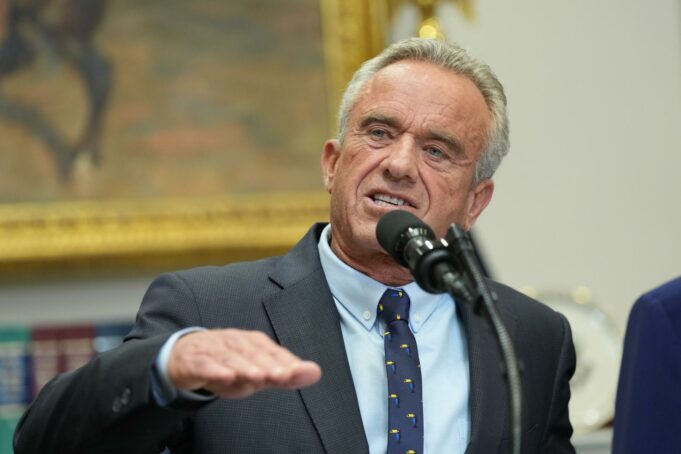 Secretario de Salud de EE. UU. anuncia polémicos nombramientos en comité de vacunas Secretario de Salud de EE. UU. anuncia polémicos nombramientos en comité de vacunas