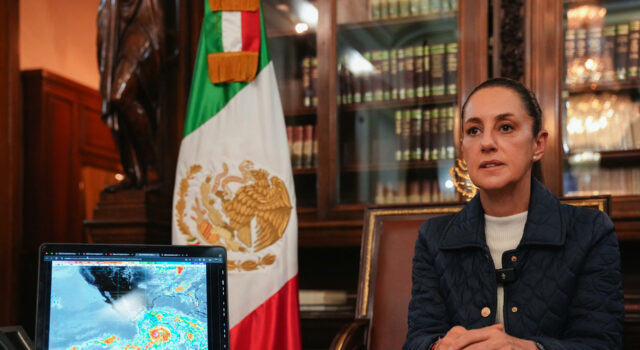 Sheinbaum asegura que enfrentarán unidos el huracán Erik, ahora categoría tres Sheinbaum asegura que enfrentarán unidos el huracán Erik, ahora categoría tres