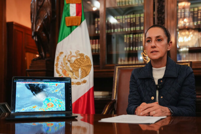 Sheinbaum asegura que enfrentarán unidos el huracán Erik, ahora categoría tres Sheinbaum asegura que enfrentarán unidos el huracán Erik, ahora categoría tres