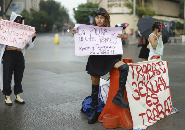 Trabajadoras sexuales protestan en CDMX exigiendo derechos laborales y seguridad social