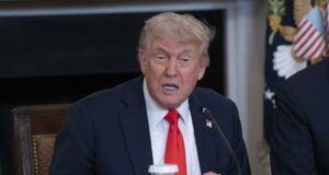 Trump afirma que se evaluarán los acuerdos gubernamentales con compañías de Musk Trump afirma que se evaluarán los acuerdos gubernamentales con compañías de Musk