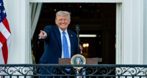 Trump prohíbe ingreso a EE.UU. de nuevos estudiantes extranjeros de Harvard Trump prohíbe ingreso a EE.UU. de nuevos estudiantes extranjeros de Harvard