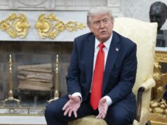 Trump recibe abucheos de parte del público durante su asistencia a un musical Trump recibe abucheos de parte del público durante su asistencia a un musical