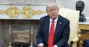 Trump recibe abucheos de parte del público durante su asistencia a un musical Trump recibe abucheos de parte del público durante su asistencia a un musical