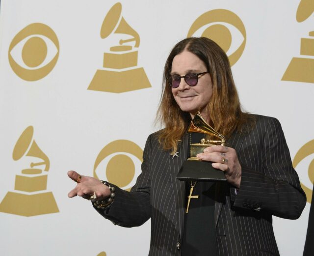 Rockeros y celebridades estadounidenses se despiden con homenaje al legendario Ozzy Osbourne