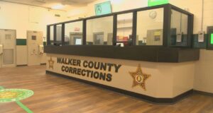 6 exoficiales penitenciarios acusados por agresiones; cinco implicados en muerte de Mitchell 6 exoficiales penitenciarios acusados por agresiones; cinco implicados en muerte de Mitchell