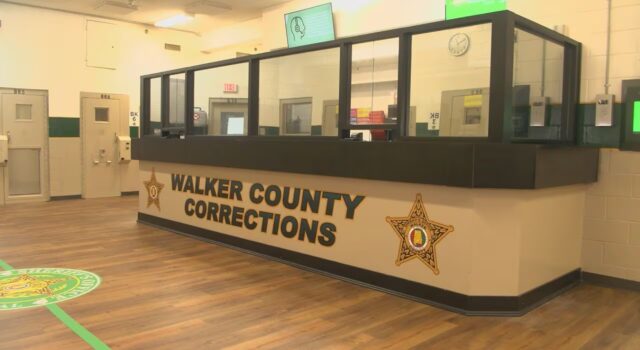 6 exoficiales penitenciarios acusados por agresiones; cinco implicados en muerte de Mitchell 6 exoficiales penitenciarios acusados por agresiones; cinco implicados en muerte de Mitchell