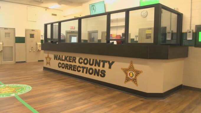 6 exoficiales penitenciarios acusados por agresiones; cinco implicados en muerte de Mitchell 6 exoficiales penitenciarios acusados por agresiones; cinco implicados en muerte de Mitchell