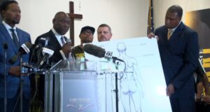 Autopsia independiente de Jabari Peoples revela posible bala faltante Autopsia independiente de Jabari Peoples revela posible bala faltante