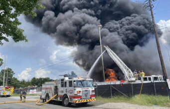 Bomberos de Tuscaloosa enfrentaron un gran incendio y calor extremo simultáneamente Bomberos de Tuscaloosa enfrentaron un gran incendio y calor extremo simultáneamente