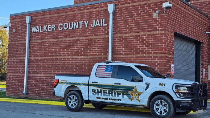 Cinco médicos acusados por muerte de hombre bajo custodia en condado Walker Cinco médicos acusados por muerte de hombre bajo custodia en condado Walker
