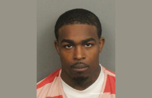 Delincuente condenado sentenciado a más de cinco años por cargo de armas Delincuente condenado sentenciado a más de cinco años por cargo de armas