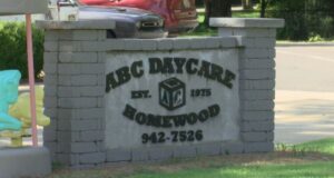 Empleada de guardería disparó al auto de una familia tras discusión violenta Empleada de guardería disparó al auto de una familia tras discusión violenta