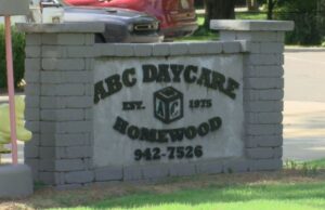 Empleada de guardería disparó al auto de una familia tras discusión violenta Empleada de guardería disparó al auto de una familia tras discusión violenta