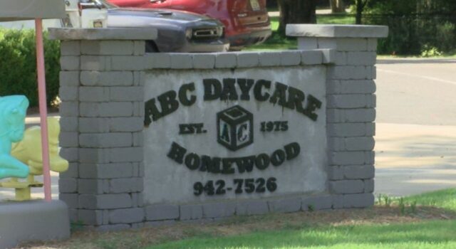 Empleada de guardería disparó al auto de una familia tras discusión violenta Empleada de guardería disparó al auto de una familia tras discusión violenta