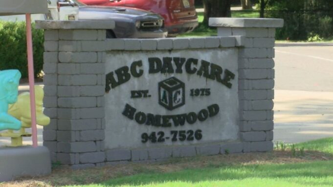 Empleada de guardería disparó al auto de una familia tras discusión violenta Empleada de guardería disparó al auto de una familia tras discusión violenta