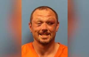 Hombre acusado de atropellar a policía con camión robado tras persecución Hombre acusado de atropellar a policía con camión robado tras persecución