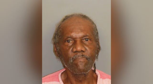 Hombre de 69 años, buscado por intento de asesinato, arrestado en el oeste de Birmingham Hombre de 69 años, buscado por intento de asesinato, arrestado en el oeste de Birmingham