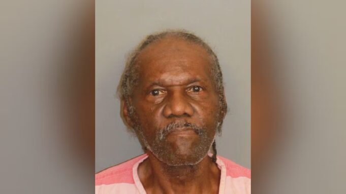 Hombre de 69 años, buscado por intento de asesinato, arrestado en el oeste de Birmingham Hombre de 69 años, buscado por intento de asesinato, arrestado en el oeste de Birmingham