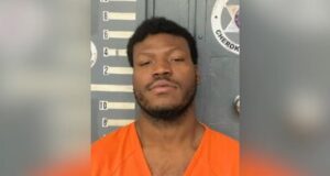 Hombre de Kentucky acusado de amenaza terrorista a una mujer de Alabama y su familia Hombre de Kentucky acusado de amenaza terrorista a una mujer de Alabama y su familia