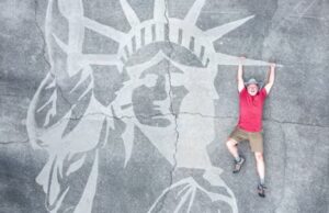 Hombre de Trussville crea arte para el 4 de julio usando hidrolavadora Hombre de Trussville crea arte para el 4 de julio usando hidrolavadora