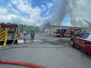 Incendio deja gravemente dañado el Dollar General de Clay