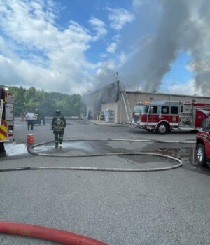 Incendio deja gravemente dañado el Dollar General de Clay Incendio deja gravemente dañado el Dollar General de Clay