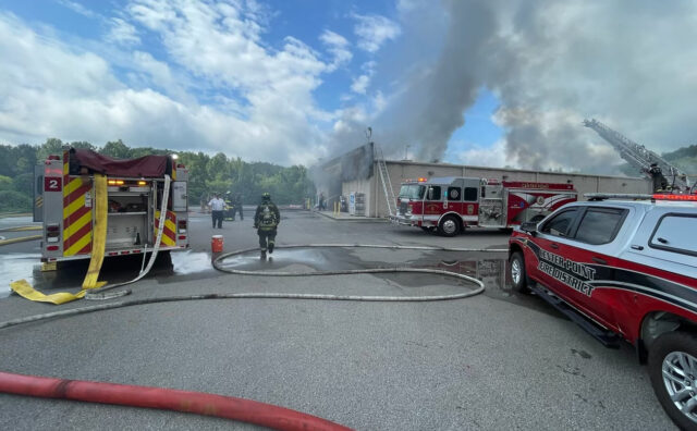Incendio deja gravemente dañado el Dollar General de Clay