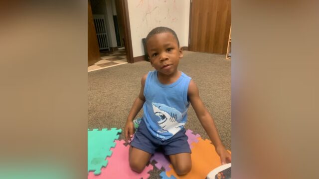 Niño de 3 años muere tras ser dejado en un auto caliente en Birmingham