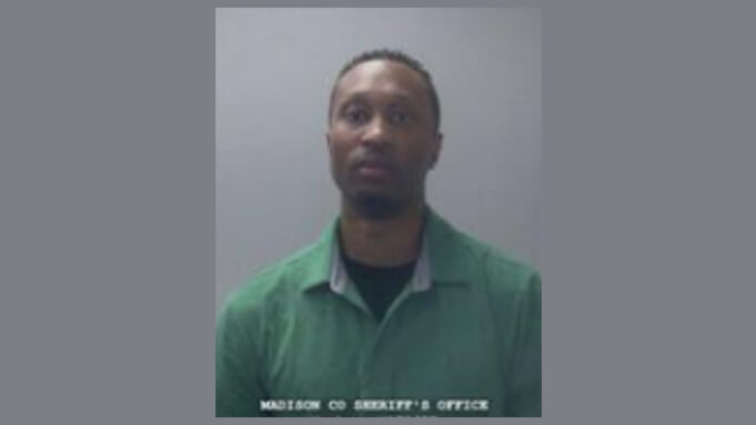 Policía de Huntsville acusado de tortura y abuso intencional de un menor Policía de Huntsville acusado de tortura y abuso intencional de un menor