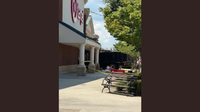 Tres personas resultaron heridas en un accidente con un camión volquete en Huntsville